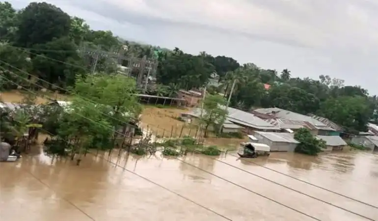 নদীর পানি বৃদ্ধি, সাজেকের পর্যটকরা পানিতে আটকা পড়েছেন. Channel i News - চ্যানেল আই নিউজ