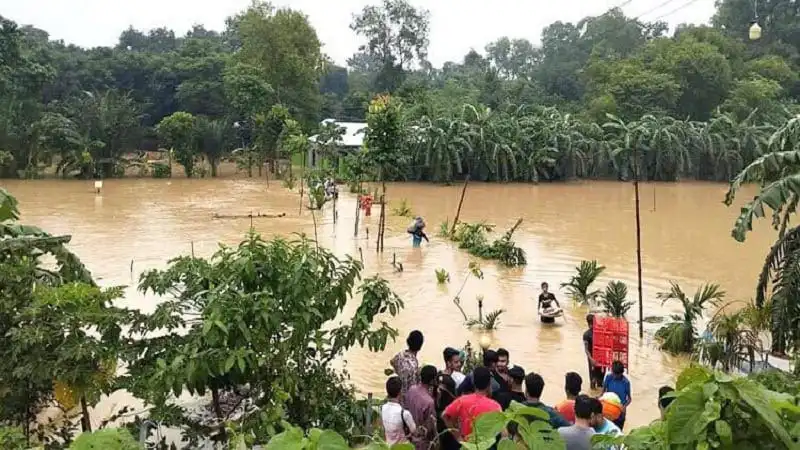বন্যার পানিতে ডুবে মানুষজন ও কন্ট্রোল রুমের কার্যক্রম. Channel i News - চ্যানেল আই নিউজ