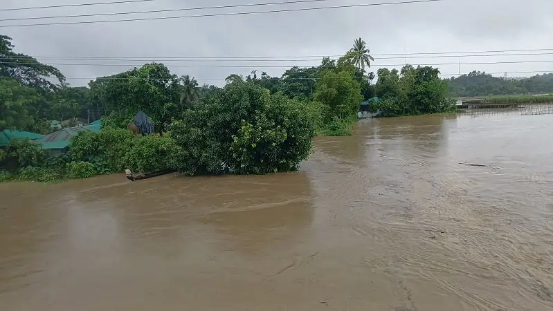 বন্যার পানিতে ডুবে গেছে গ্রাম, সব ট্রেন চলাচল বন্ধ. Channel i News - চ্যানেল আই নিউজ