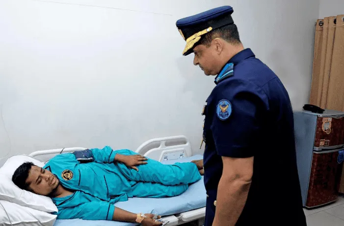হাসনাত আব্দুল্লাহকে দেখতে সিএমএইচে বিমানবাহিনী প্রধান. Channel i News - চ্যানেল আই নিউজ
