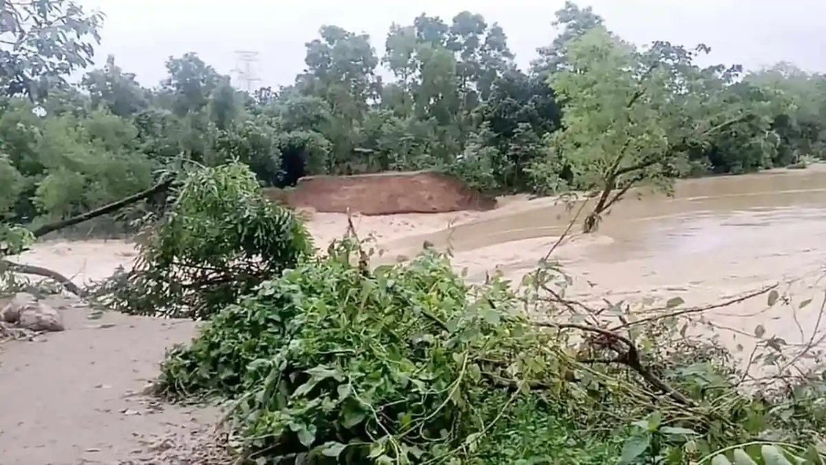 গোমতীর ভাঙনে প্লাবিত গ্রাম ও নদীর পানি বৃদ্ধি. Channel i News - চ্যানেল আই নিউজ