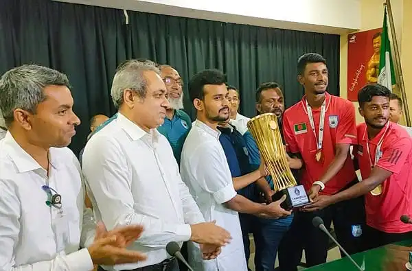 বন্যার্তদের জন্য ক্রীড়া উপদেষ্টার পুরস্কার প্রদান. Channel i News - চ্যানেল আই নিউজ