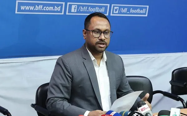 বাংলাদেশ ফুটবল ফেডারেশনের প্রেস কনফারেন্সে একজন বক্তা বক্তব্য দিচ্ছেন. Channel i News - চ্যানেল আই নিউজ