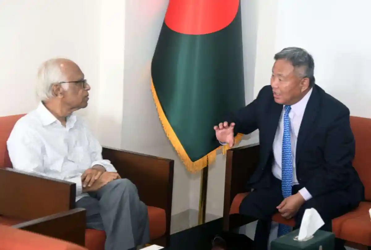 দক্ষিণ কোরিয়া ও বাংলাদেশের প্রতিনিধিরা বৈঠকে আলোচনা করছেন. Channel i News - চ্যানেল আই নিউজ