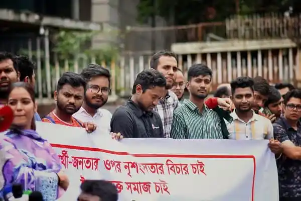 ক্রিকেট মাঠে নৃশংসতার বিচারের দাবিতে মানববন্ধন অনুষ্ঠিত. Channel i News - চ্যানেল আই নিউজ