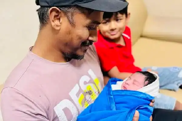 ক্রিকেটার রুবেল হোসেন নতুন সন্তানের সঙ্গে খুশি. Channel i News - চ্যানেল আই নিউজ