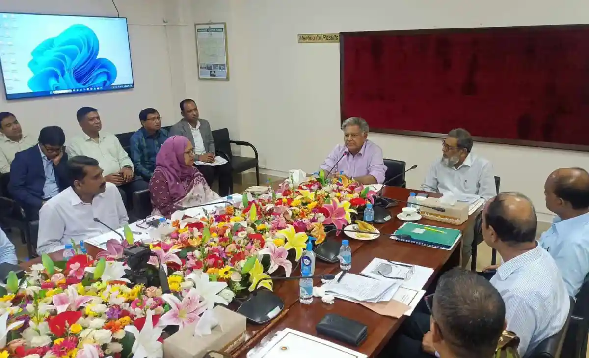 বৈঠকে অংশ নেওয়া বিভিন্ন কর্মকর্তা ও উপদেষ্টা এম সাখাওয়াত. Channel i News - চ্যানেল আই নিউজ