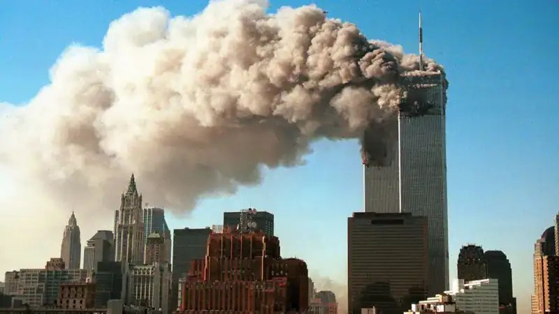 9/11 হামলার সময় ধ্বংসস্তূপের ধোঁয়া ও ধ্বংসপ্রাপ্ত টুইন টাওয়ার. Channel i News - চ্যানেল আই নিউজ