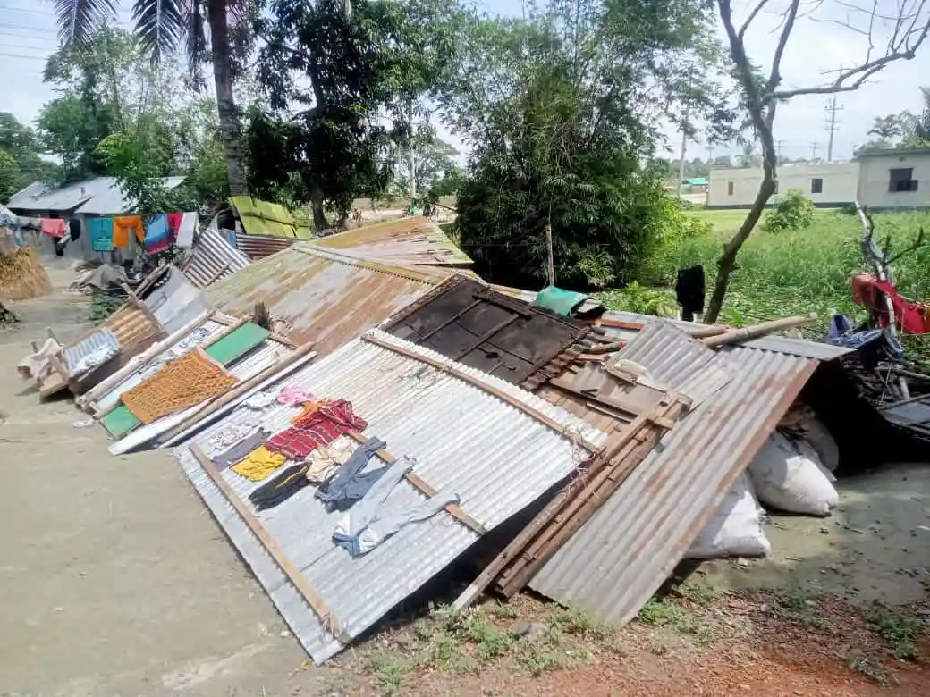 ব্রাহ্মণবাড়িয়ায় বাড়ির ছাদ ধসে পড়ার ছবি, ক্ষতিগ্রস্ত পরিবার. Channel i News - চ্যানেল আই নিউজ
