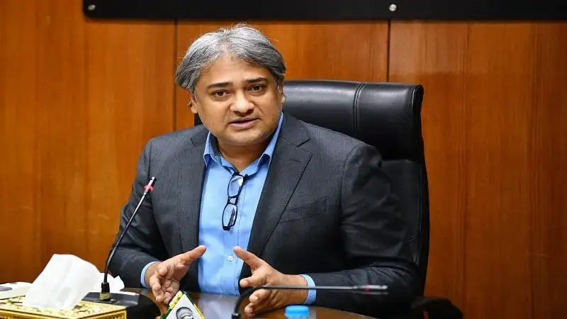 তথ্য প্রতিমন্ত্রী আইনের প্রয়োগের বিষয়ে আলোচনা করছেন. Channel i News - চ্যানেল আই নিউজ