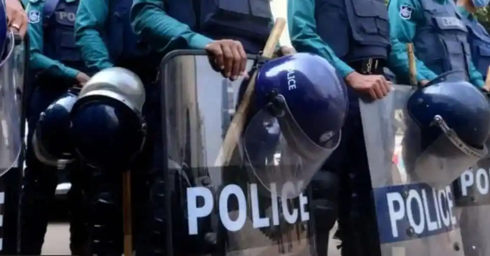 পুলিশ সদস্যদের সাময়িক বরখাস্তের আদেশ প্রত্যাহার বিষয়ক ছবি।. Channel i News - চ্যানেল আই নিউজ