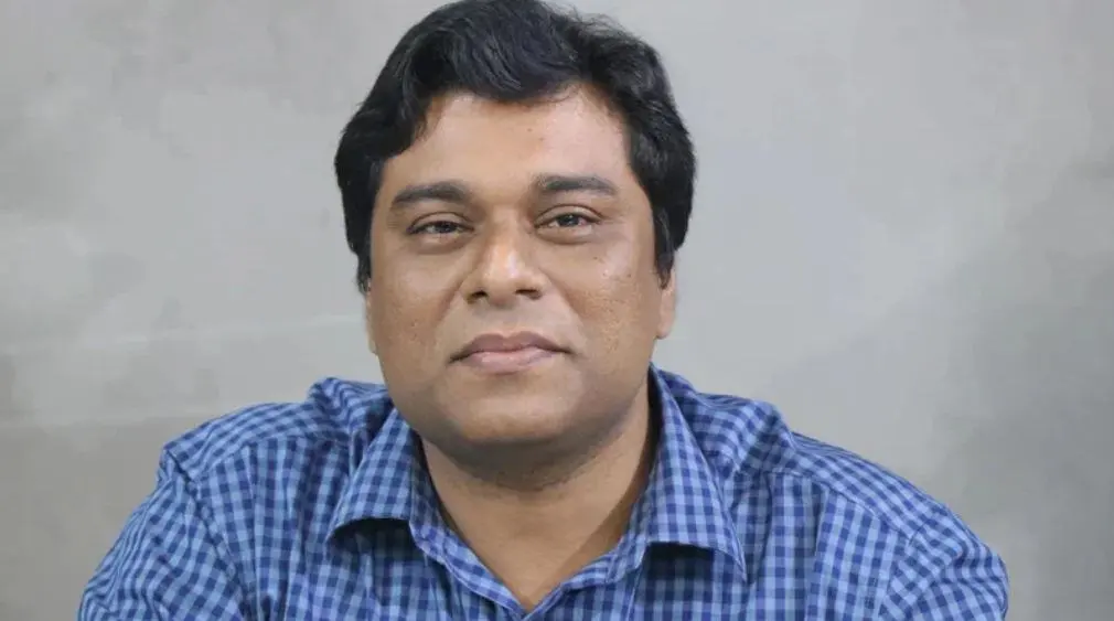 প্রফুল্ল মুখার্জি, বাসসের প্রধান সম্পাদক মাহবুব মোর্শেদের ছবি।. Channel i News - চ্যানেল আই নিউজ