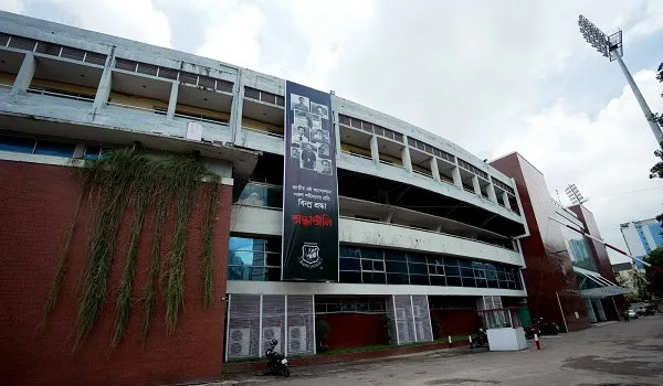 শহীদদের স্মরণে মাঠে এক মিনিট নীরবতা পালন করছে ক্রিকেটাররা. Channel i News - চ্যানেল আই নিউজ