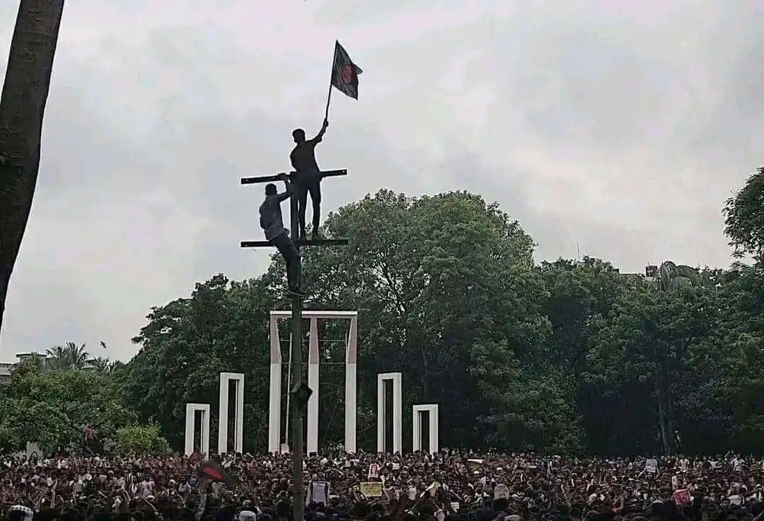 শহীদ মিনারে জনসমুদ্রের মধ্যে স্বাধীনতা দিবসের সমাবেশ. Channel i News - চ্যানেল আই নিউজ