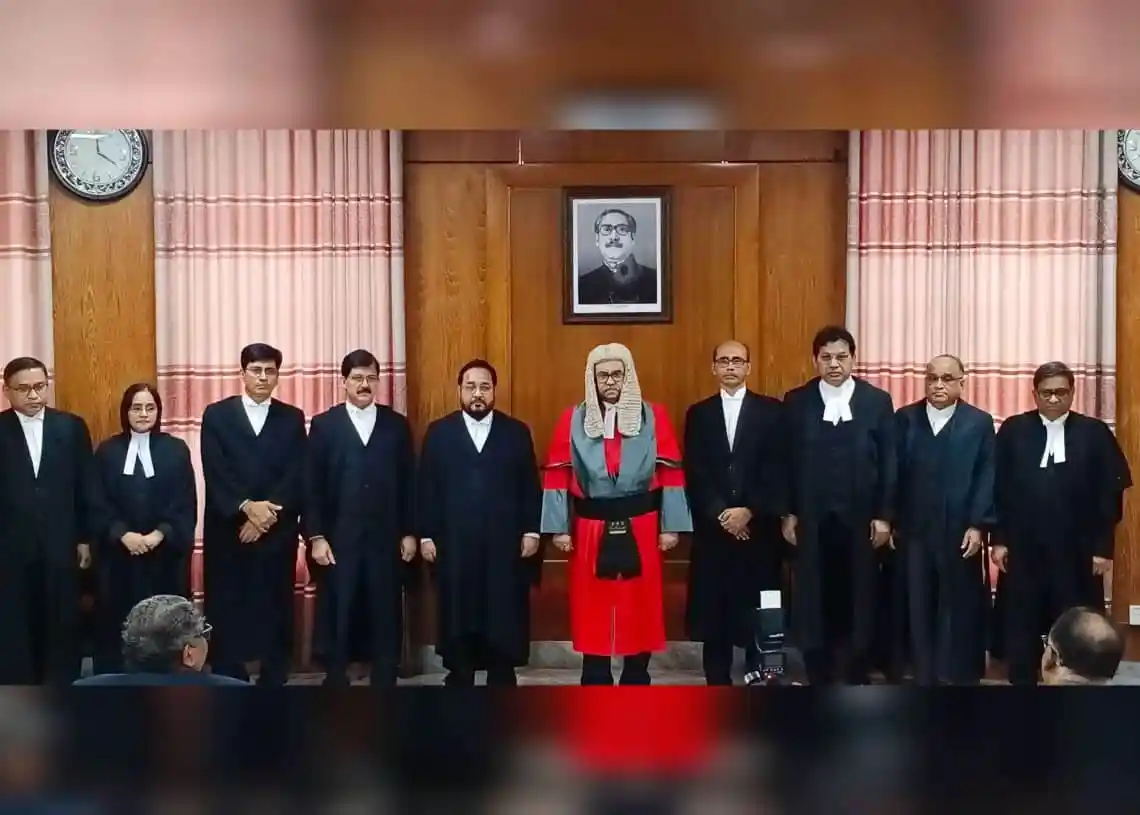 নির্বাচিত ৯ বিচারপতি জাতির পিতার প্রতিকৃতিতে শ্রদ্ধা নিবেদন করছেন।. Channel i News - চ্যানেল আই নিউজ