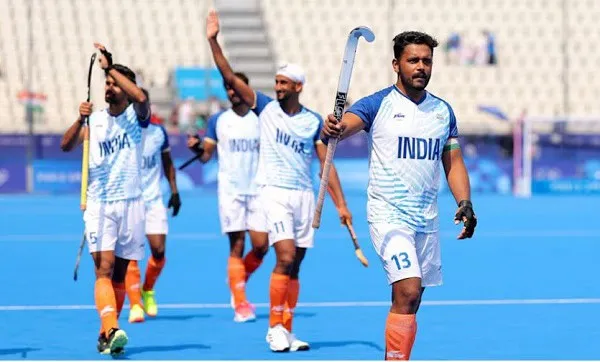 ভারতীয় হকি দল মাঠে প্রবেশ করছে, খেলোয়াড়রা উল্লাসে ভরা. Channel i News - চ্যানেল আই নিউজ