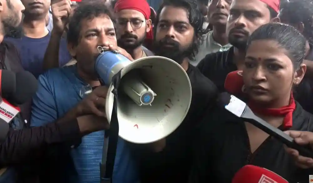 প্রেস কনফারেন্সে বক্তা ও সাংবাদিকরা মুখোমুখি আলোচনা করছে. Channel i News - চ্যানেল আই নিউজ