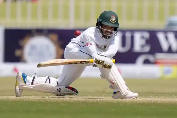 বাংলাদেশি ক্রিকেটার ড্রাইভ শট খেলছেন, মাঠে ফিল্ডিং করছেন. Channel i News - চ্যানেল আই নিউজ