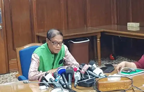 বাংলাদেশ ব্যাংকের গভর্নর সাংবাদিকদের প্রশ্নের উত্তর দিচ্ছেন. Channel i News - চ্যানেল আই নিউজ