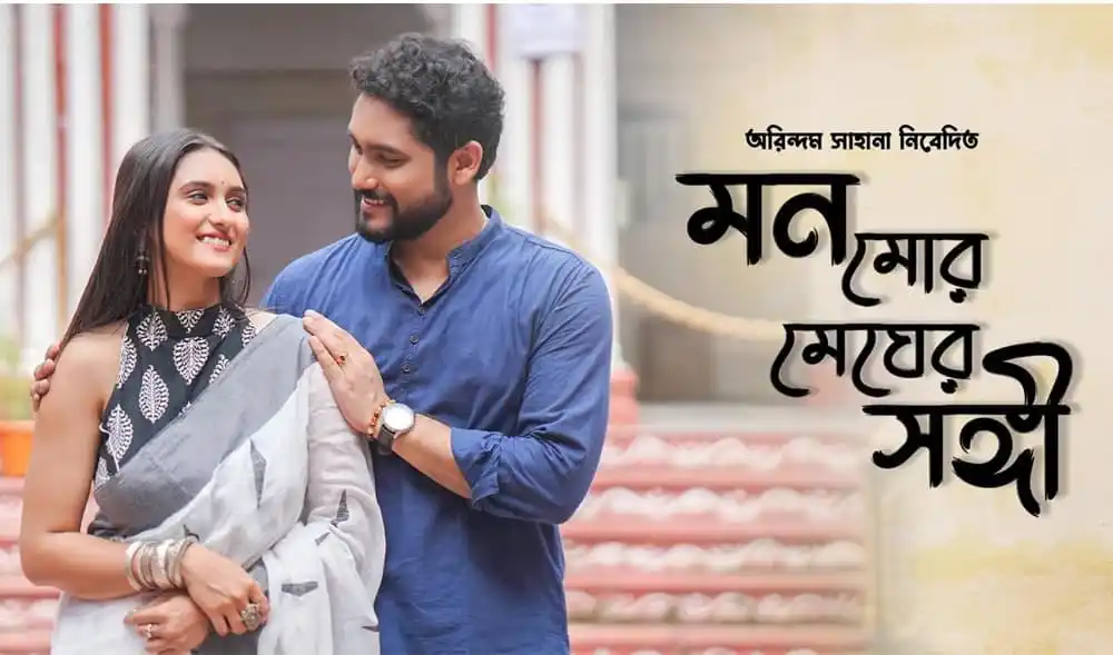 প্রেমিক ও প্রেমিকা হাসিমুখে একসঙ্গে ছবি তুলছেন. Channel i News - চ্যানেল আই নিউজ