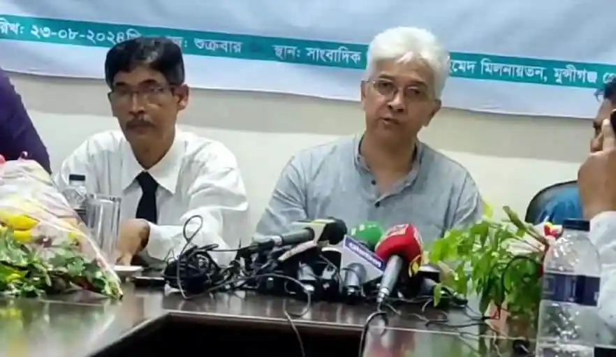 শিল্প উপদেষ্টা ও সাংবাদিকরা সংবাদ সম্মেলনে অংশগ্রহণ করছেন. Channel i News - চ্যানেল আই নিউজ