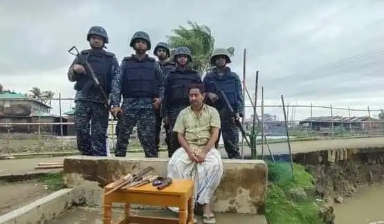 পুলিশ সদস্যরা ধলঘাটার ইউপি এলাকায় নিরাপত্তা ব্যবস্থা গ্রহণ করছে. Channel i News - চ্যানেল আই নিউজ