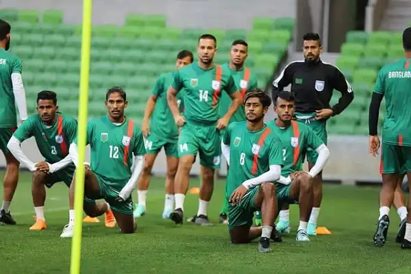 বাংলাদেশ ফুটবল দলের খেলোয়াড়রা প্রস্তুতি নিচ্ছেন।. Channel i News - চ্যানেল আই নিউজ