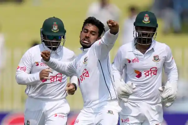 বাংলাদেশ ক্রিকেট দলের খেলোয়াড়রা মাঠে উদযাপন করছে. Channel i News - চ্যানেল আই নিউজ