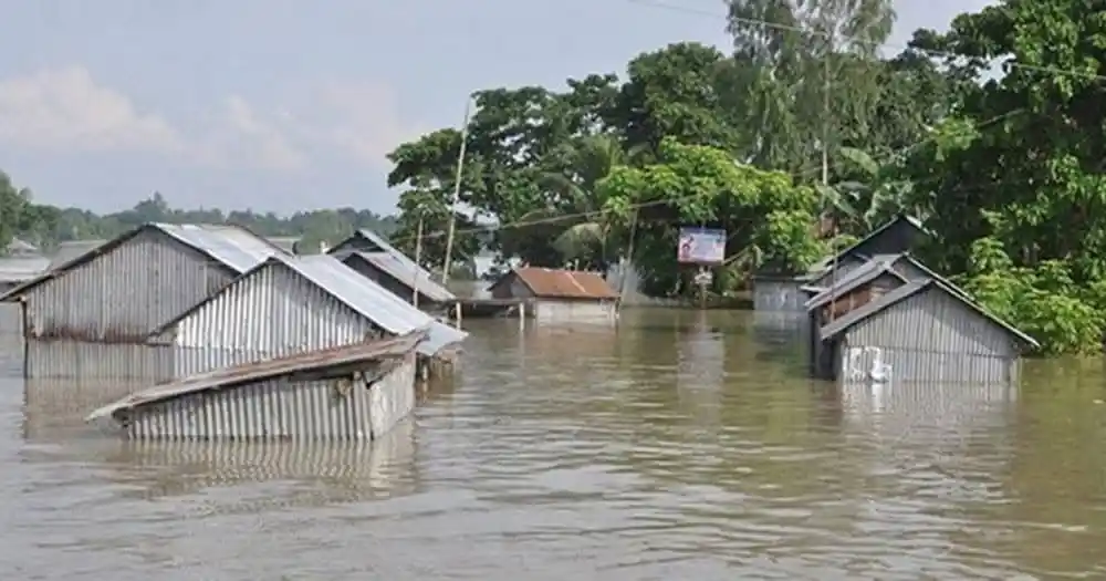 বন্যার কারণে জলমগ্ন গ্রাম ও বাড়িঘর. Channel i News - চ্যানেল আই নিউজ