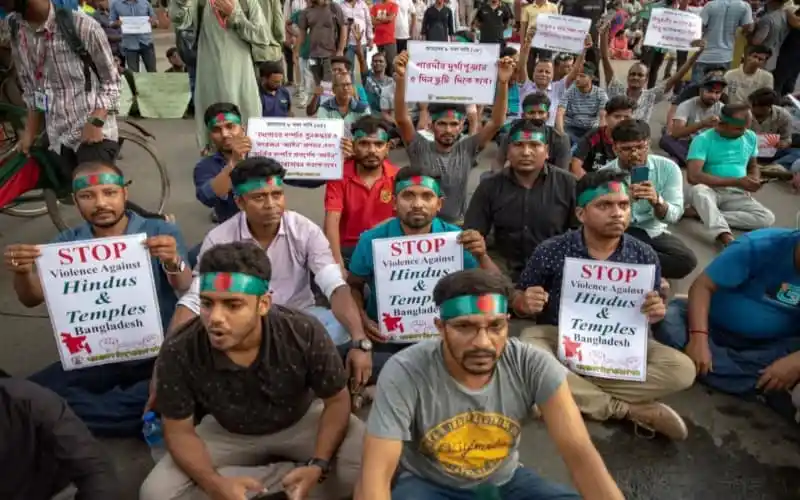 বাংলাদেশে হিন্দু মন্দিরে হামলার প্রতিবাদে বিক্ষোভ, মানববন্ধন ও প্রতিবাদ সভা।. Channel i News - চ্যানেল আই নিউজ