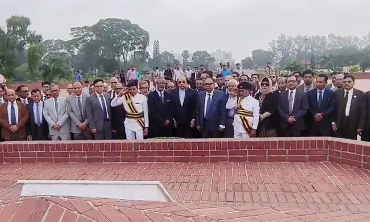 প্রধান বিচারপতি জাতীয় স্মৃতিসৌধে শ্রদ্ধা নিবেদন করছেন. Channel i News - চ্যানেল আই নিউজ