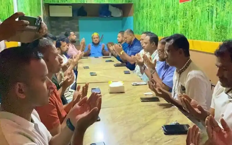 মালদ্বীপ বিএনপি নেতারা খালেদা জিয়ার জন্মদিন উদযাপন করছেন. Channel i News - চ্যানেল আই নিউজ