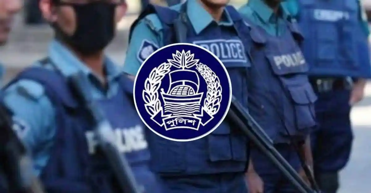 নতুন পুলিশ ইউনিফর্ম ও লোগো পরিহিত পুলিশ সদস্যরা. Channel i News - চ্যানেল আই নিউজ
