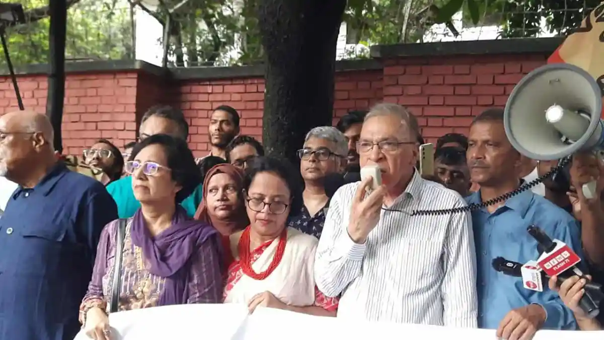জনপ্রিয় রাজনৈতিক নেতা ও বিশিষ্ট ব্যক্তিরা গণসমাবেশে বক্তৃতা দিচ্ছেন।. Channel i News - চ্যানেল আই নিউজ