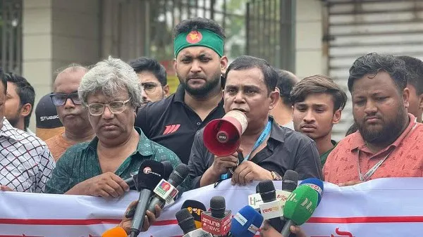 ক্রিকেট মাঠে মানববন্ধনে সাংবাদিকদের প্রতিবাদ ও দাবি. Channel i News - চ্যানেল আই নিউজ