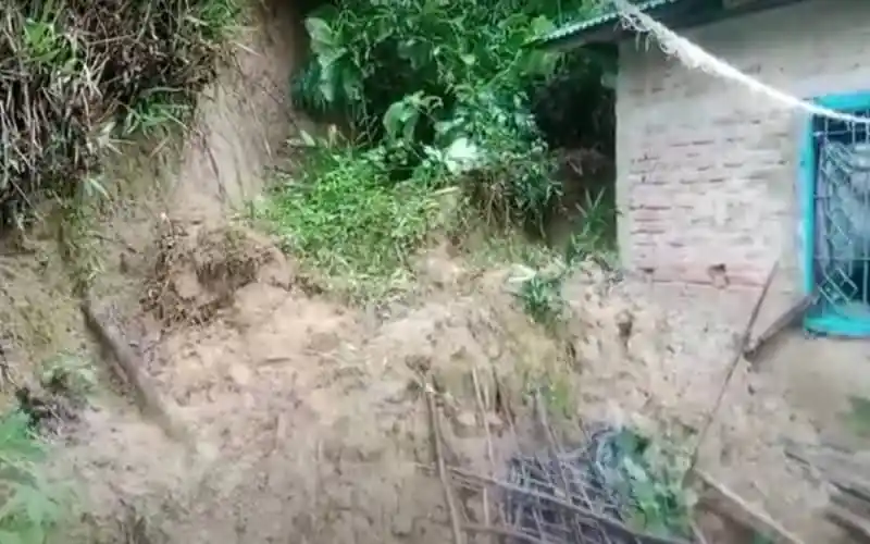 কক্সবাজারে পাহাড় ধসের কারণে ক্ষতিগ্রস্ত এলাকা ও ধ্বংসপ্রাপ্ত বাড়ি. Channel i News - চ্যানেল আই নিউজ