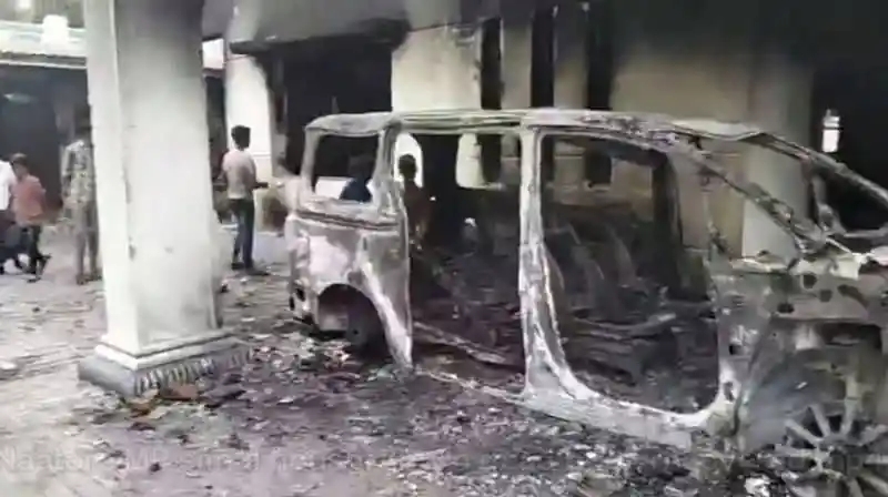 নাটোরে পুড়ে যাওয়া গাড়ির ধ্বংসাবশেষ, আগুনে ক্ষতিগ্রস্ত এলাকা. Channel i News - চ্যানেল আই নিউজ