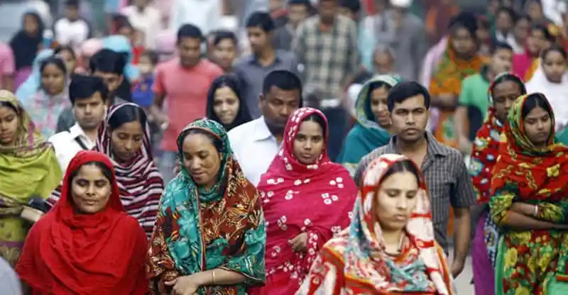 বিভিন্ন বয়সের মানুষজন জনসমাগমে অংশগ্রহণ করছে. Channel i News - চ্যানেল আই নিউজ