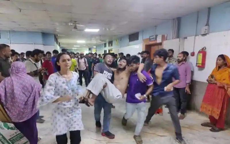 আন্দোলনে আহত শিক্ষার্থীদের চিকিৎসা দায়িত্ব নেবে সরকার. Channel i News - চ্যানেল আই নিউজ