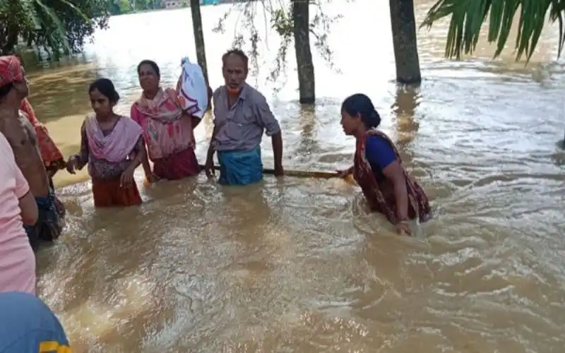 কুমিল্লায় বন্যার পানিতে মানুষ স্বাস্থ্য ঝুঁকিতে. Channel i News - চ্যানেল আই নিউজ