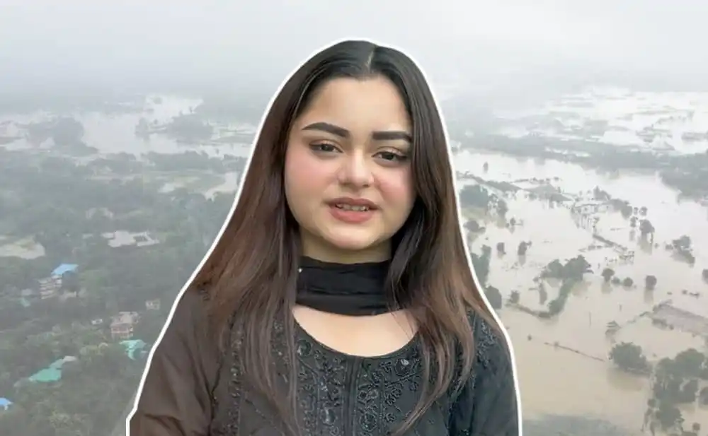 বন্যাকবলিত এলাকার একজন নারী, জলাবদ্ধতা ও বন্যার ছবি. Channel i News - চ্যানেল আই নিউজ