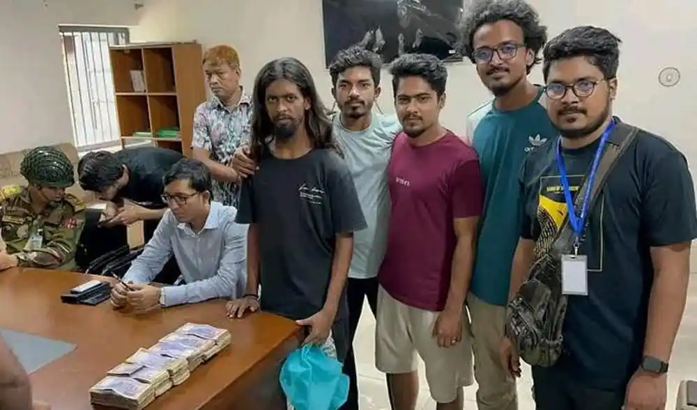 অভিনেতাদের সঙ্গে পুলিশ ও কর্মকর্তাদের ছবি, টাকা জমা দেওয়ার ঘটনা. Channel i News - চ্যানেল আই নিউজ