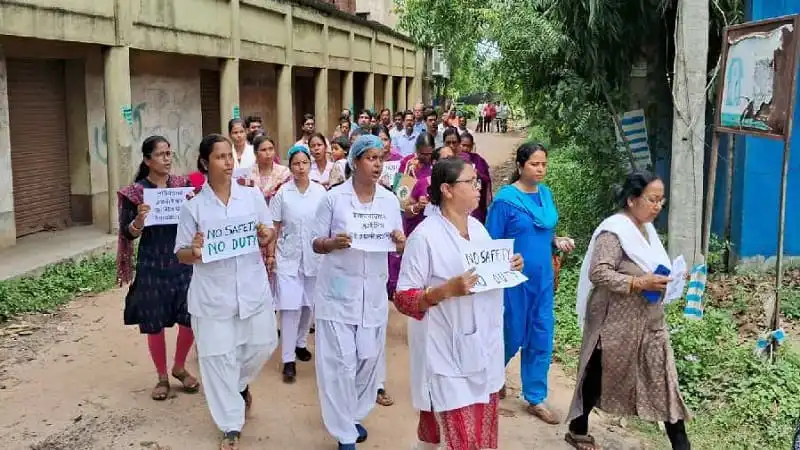 নারীরা মানবাধিকার ও নিরাপত্তার জন্য রাস্তায় প্রতিবাদ জানাচ্ছেন. Channel i News - চ্যানেল আই নিউজ