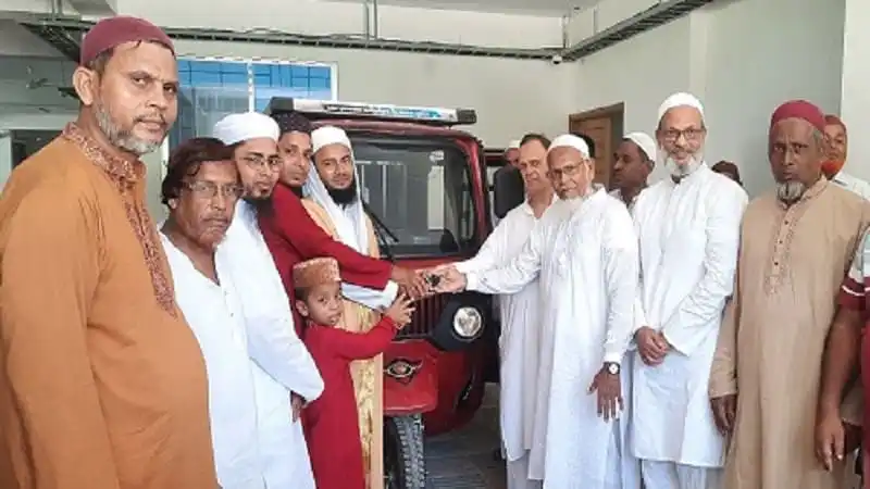 ইলেকট্রিক থ্রি হুইলার বিতরণ অনুষ্ঠানে উপস্থিত অতিথিরা. Channel i News - চ্যানেল আই নিউজ