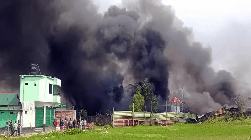 গাজীপুরে বিগবস কারখানায় ভয়াবহ আগুন, ধোঁয়া আকাশে. Channel i News - চ্যানেল আই নিউজ