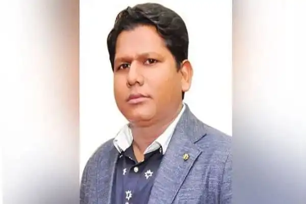 রংধনু গ্রুপের পরিচালক মিজানুর রহমানের ছবি, পেশাদার পোশাক পরিহিত. Channel i News - চ্যানেল আই নিউজ