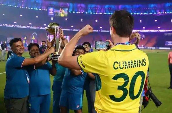 ভারতীয় ক্রিকেটাররা বিশ্বকাপের ট্রফি জিতছে, উল্লাসে ভাসছে মাঠ. Channel i News - চ্যানেল আই নিউজ