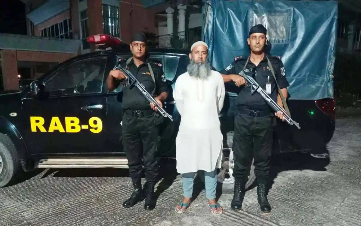 বরিশালে জোড়া খুনের প্রধান আসামী গ্রেপ্তার, পুলিশি অভিযানে আটক. Channel i News - চ্যানেল আই নিউজ