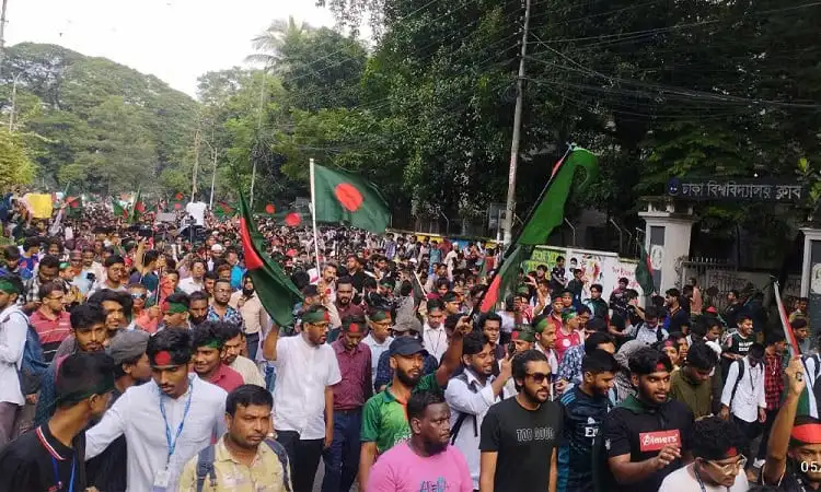 শহীদ দিবসের সমাবেশে ছাত্র-জনতার বিশাল মিছিল ও পতাকা প্রদর্শনী. Channel i News - চ্যানেল আই নিউজ