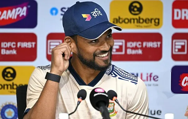 বাংলাদেশ ক্রিকেটার শান্ত সংবাদ সম্মেলনে হাসিমুখে কথা বলছেন. Channel i News - চ্যানেল আই নিউজ